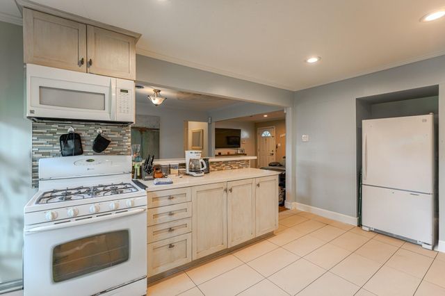 2222 Wakefield Drive, Houston, TX 77018