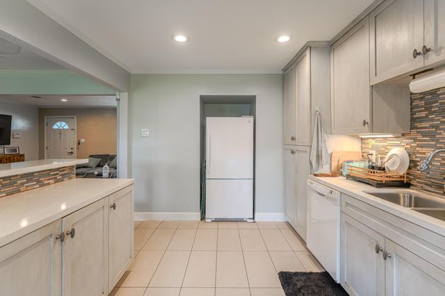 2222 Wakefield Drive, Houston, TX 77018