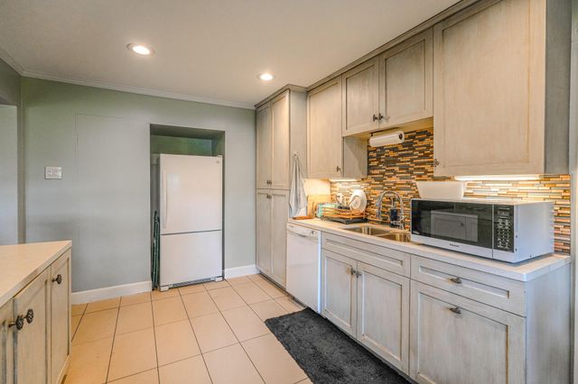 2222 Wakefield Drive, Houston, TX 77018