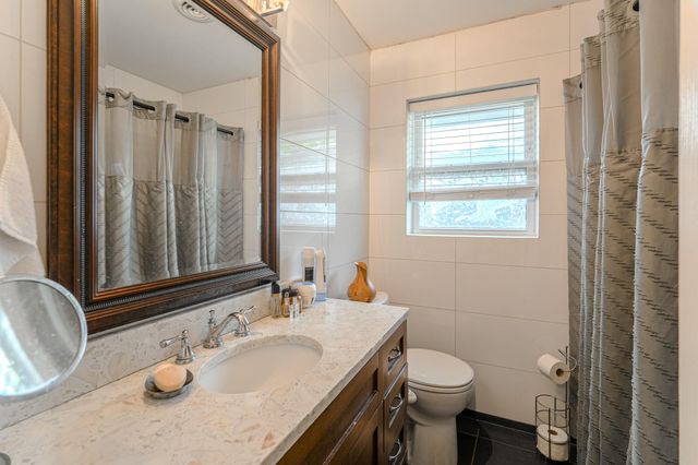 2222 Wakefield Drive, Houston, TX 77018
