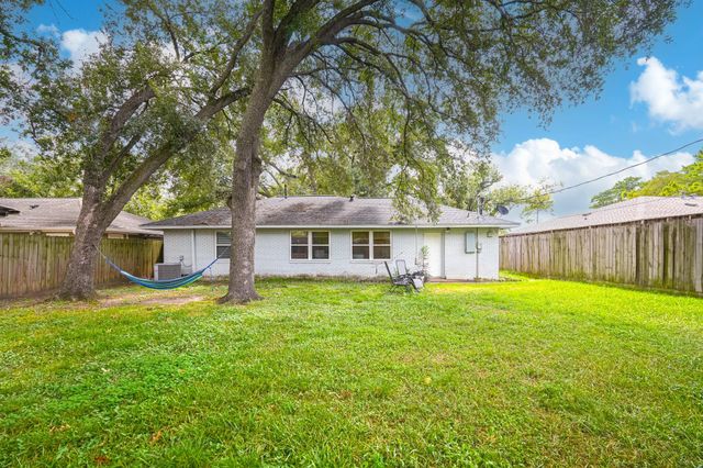 2222 Wakefield Drive, Houston, TX 77018