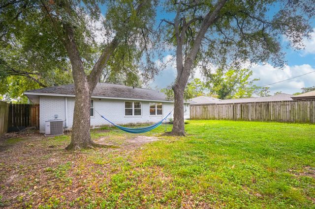 2222 Wakefield Drive, Houston, TX 77018