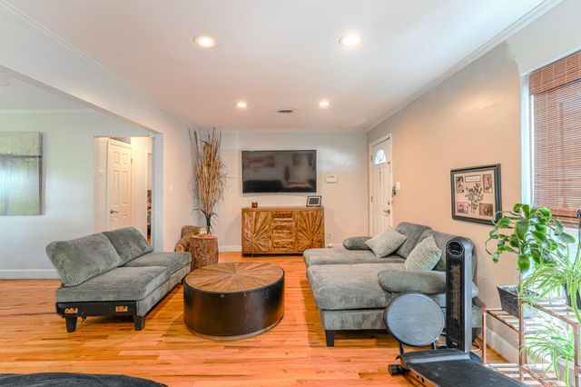 2222 Wakefield Drive, Houston, TX 77018