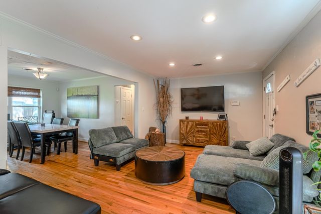2222 Wakefield Drive, Houston, TX 77018