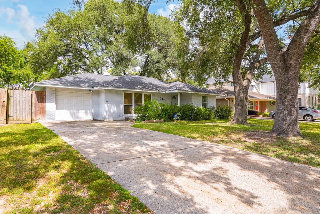 2222 Wakefield Drive, Houston, TX 77018