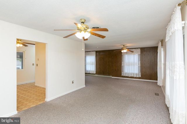 19 CARDINAL DR, Shepherdstown, WV 25443