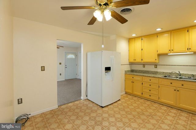 19 CARDINAL DR, Shepherdstown, WV 25443