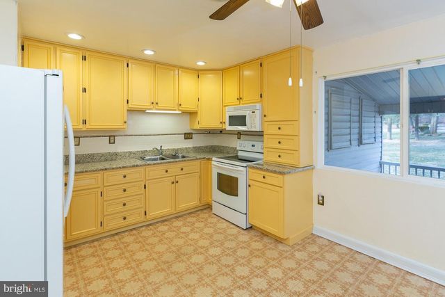 19 CARDINAL DR, Shepherdstown, WV 25443