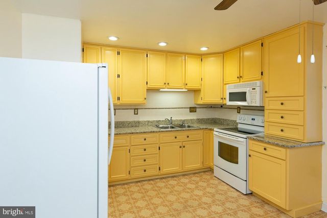 19 CARDINAL DR, Shepherdstown, WV 25443