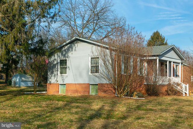 19 CARDINAL DR, Shepherdstown, WV 25443