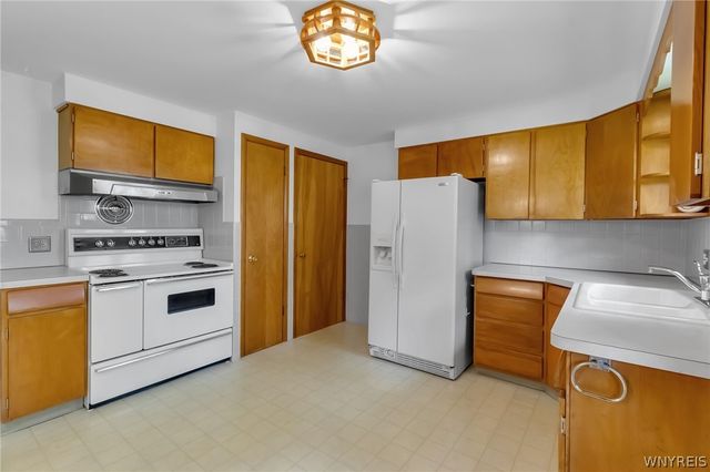 203 Forest Hill Drive, Amherst, NY 14221