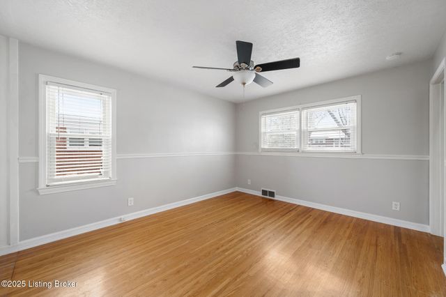 4227 Hillbrook Dr, Louisville, KY 40220