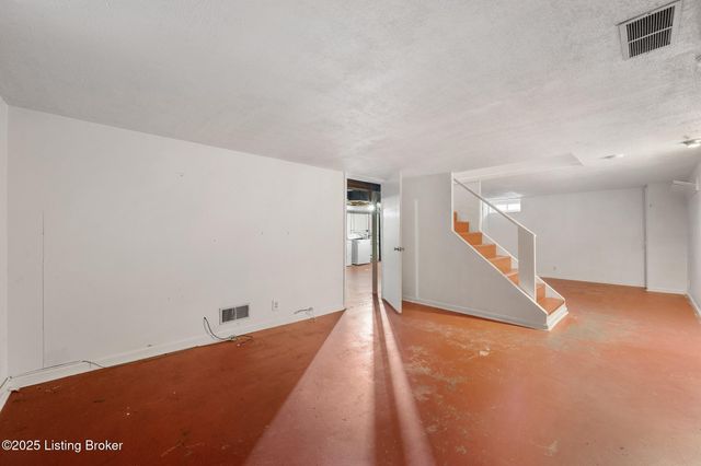 4227 Hillbrook Dr, Louisville, KY 40220