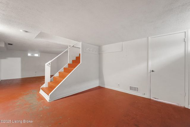 4227 Hillbrook Dr, Louisville, KY 40220