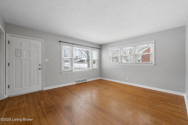 4227 Hillbrook Dr, Louisville, KY 40220