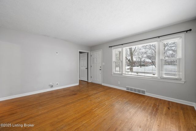 4227 Hillbrook Dr, Louisville, KY 40220