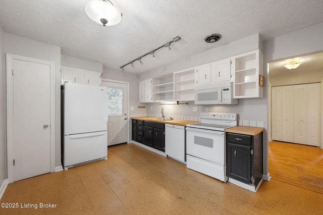 4227 Hillbrook Dr, Louisville, KY 40220