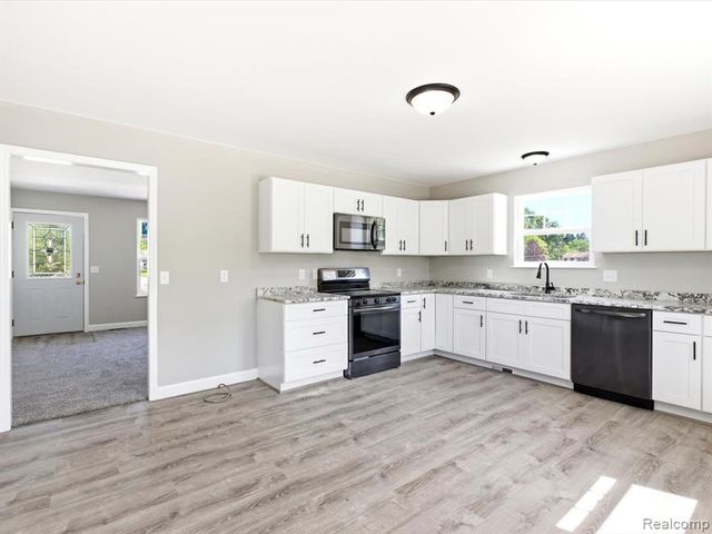 2941 Beach Road, Port Huron, MI 48060
