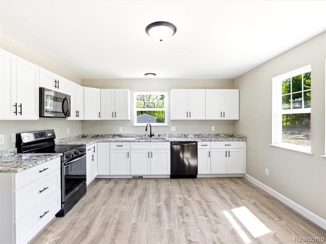 2941 Beach Road, Port Huron, MI 48060
