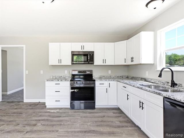 2941 Beach Road, Port Huron, MI 48060