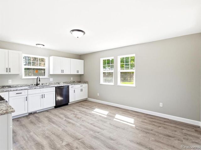 2941 Beach Road, Port Huron, MI 48060