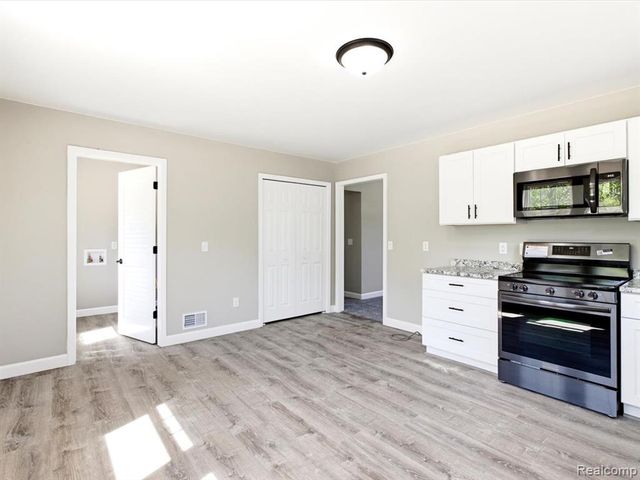 2941 Beach Road, Port Huron, MI 48060