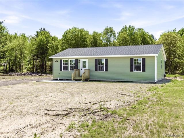2941 Beach Road, Port Huron, MI 48060