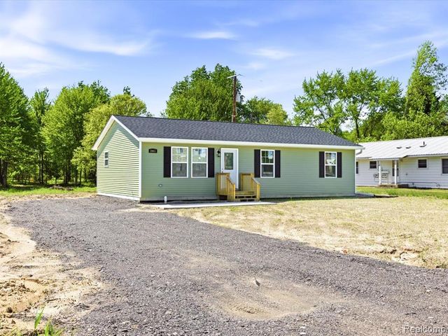 2941 Beach Road, Port Huron, MI 48060