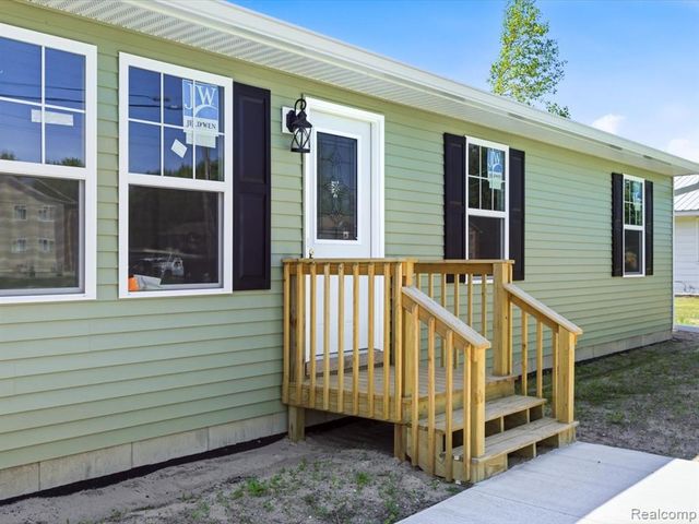 2941 Beach Road, Port Huron, MI 48060