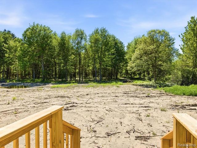 2941 Beach Road, Port Huron, MI 48060