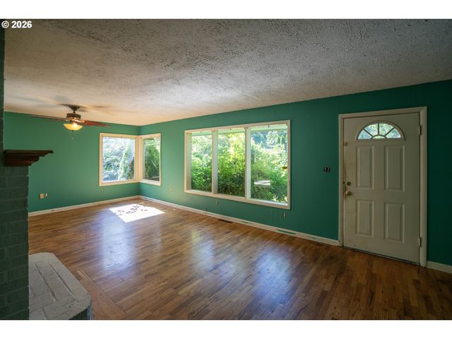 4725 Sw POMONA St, Portland, OR 97219