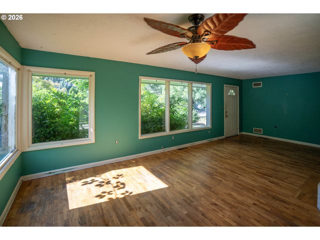 4725 Sw POMONA St, Portland, OR 97219