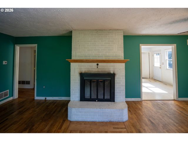 4725 Sw POMONA St, Portland, OR 97219
