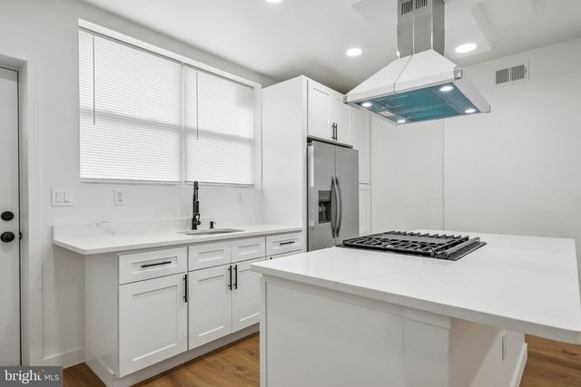 977 N 23RD ST, Camden, NJ 08105
