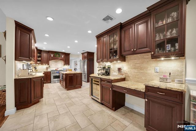 398 James Woods Court, New Milford, NJ 07646