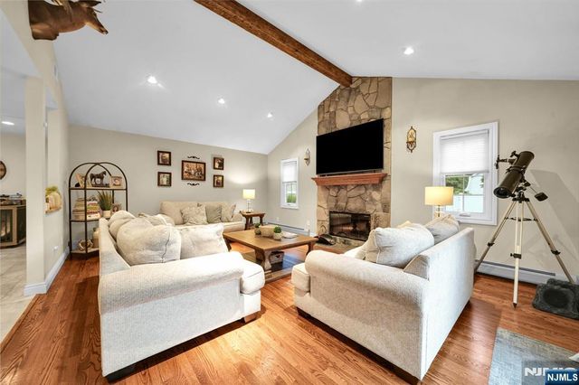 398 James Woods Court, New Milford, NJ 07646