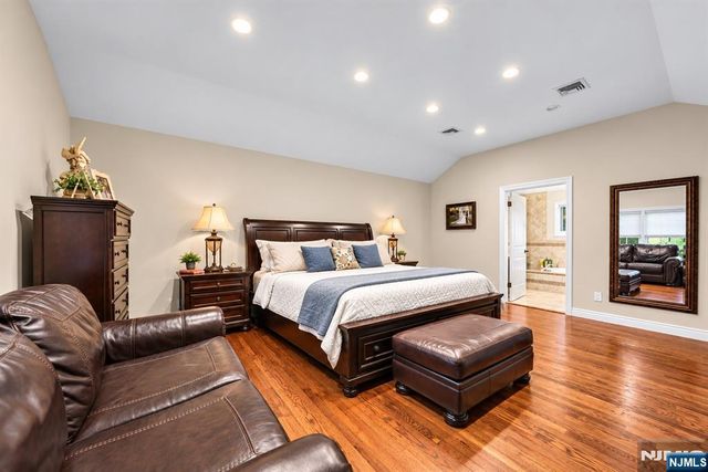 398 James Woods Court, New Milford, NJ 07646