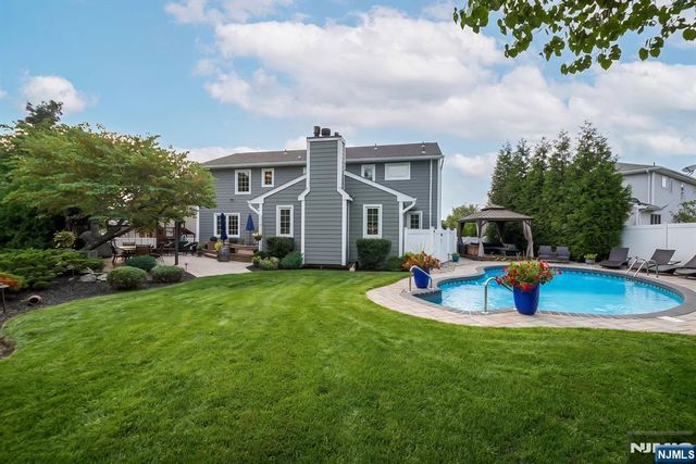 398 James Woods Court, New Milford, NJ 07646