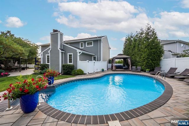 398 James Woods Court, New Milford, NJ 07646