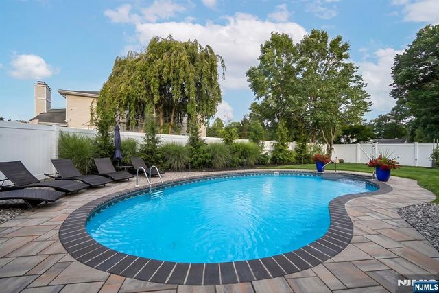 398 James Woods Court, New Milford, NJ 07646