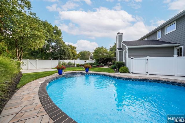 398 James Woods Court, New Milford, NJ 07646