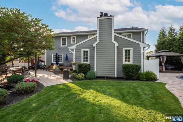 398 James Woods Court, New Milford, NJ 07646