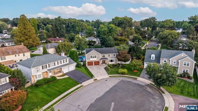 398 James Woods Court, New Milford, NJ 07646