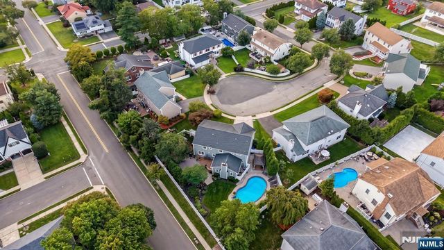 398 James Woods Court, New Milford, NJ 07646