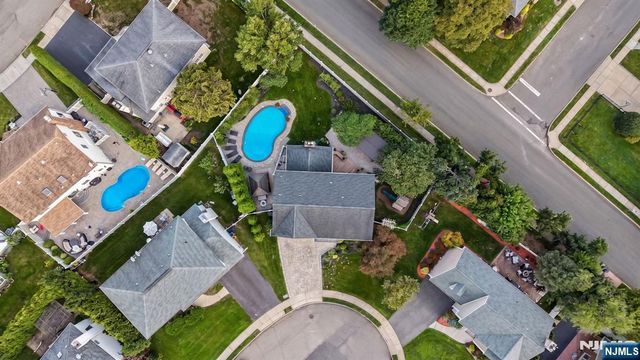 398 James Woods Court, New Milford, NJ 07646