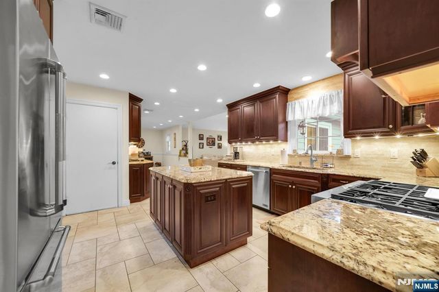398 James Woods Court, New Milford, NJ 07646
