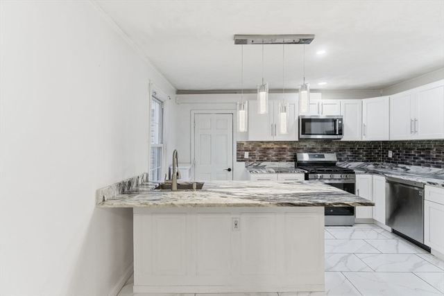 16 Floyd St 1, Woburn, MA 01801