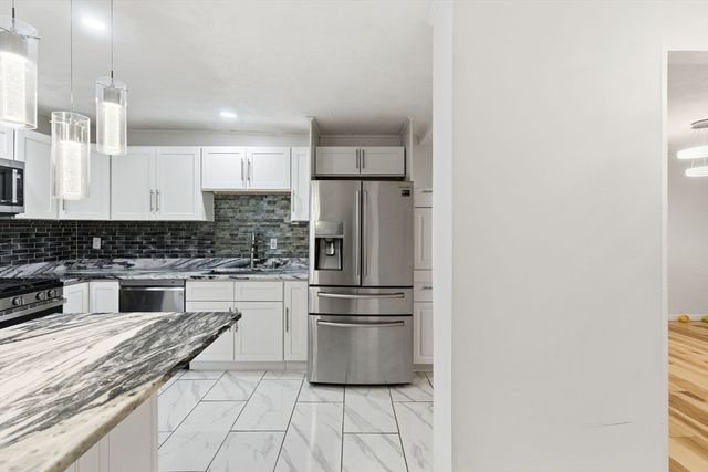 16 Floyd St 1, Woburn, MA 01801