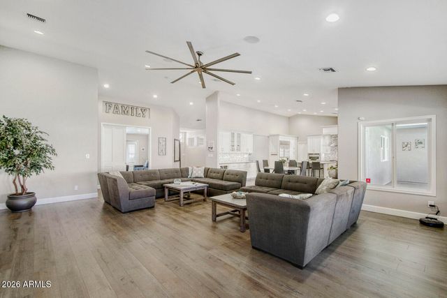 3306 E TONTO Drive, Phoenix, AZ 85044