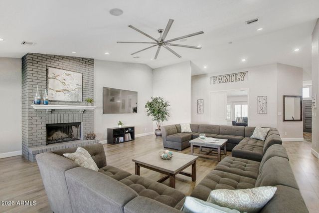 3306 E TONTO Drive, Phoenix, AZ 85044